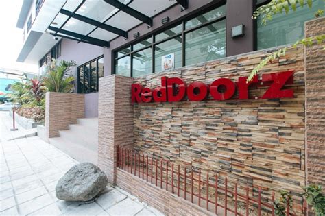 reddoorz plus|RedDoorz Plus @ Evangelista Street Makati.